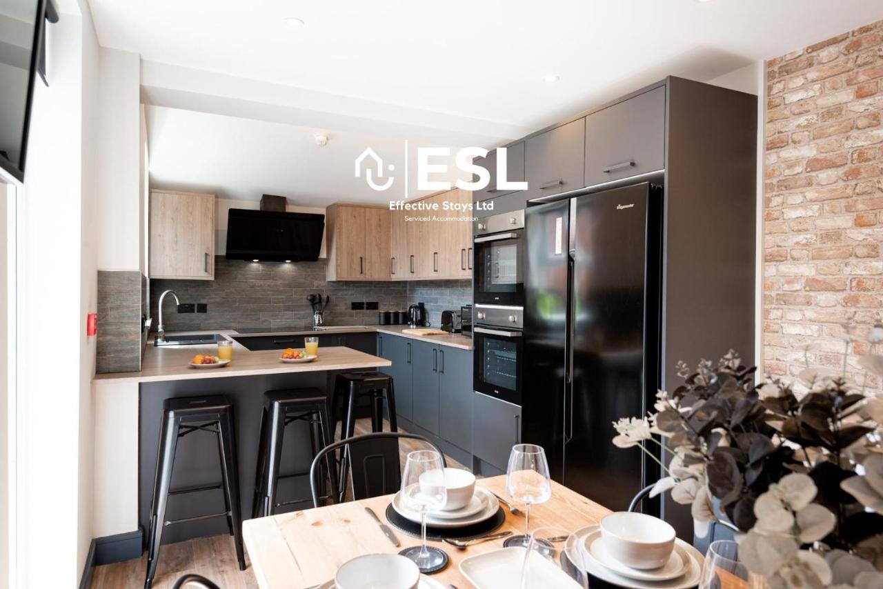 Central 5 Bedroom Townhouse Perfectly Located 2 Mins Walk From The Train Station Честер Экстерьер фото