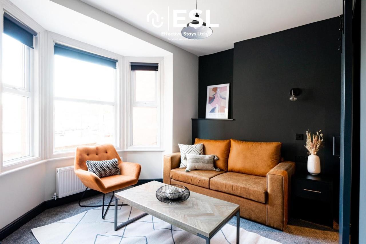 Central 5 Bedroom Townhouse Perfectly Located 2 Mins Walk From The Train Station Честер Экстерьер фото